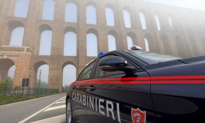 maddaloni padre minaccia suicidio salvato figlio carabinieri