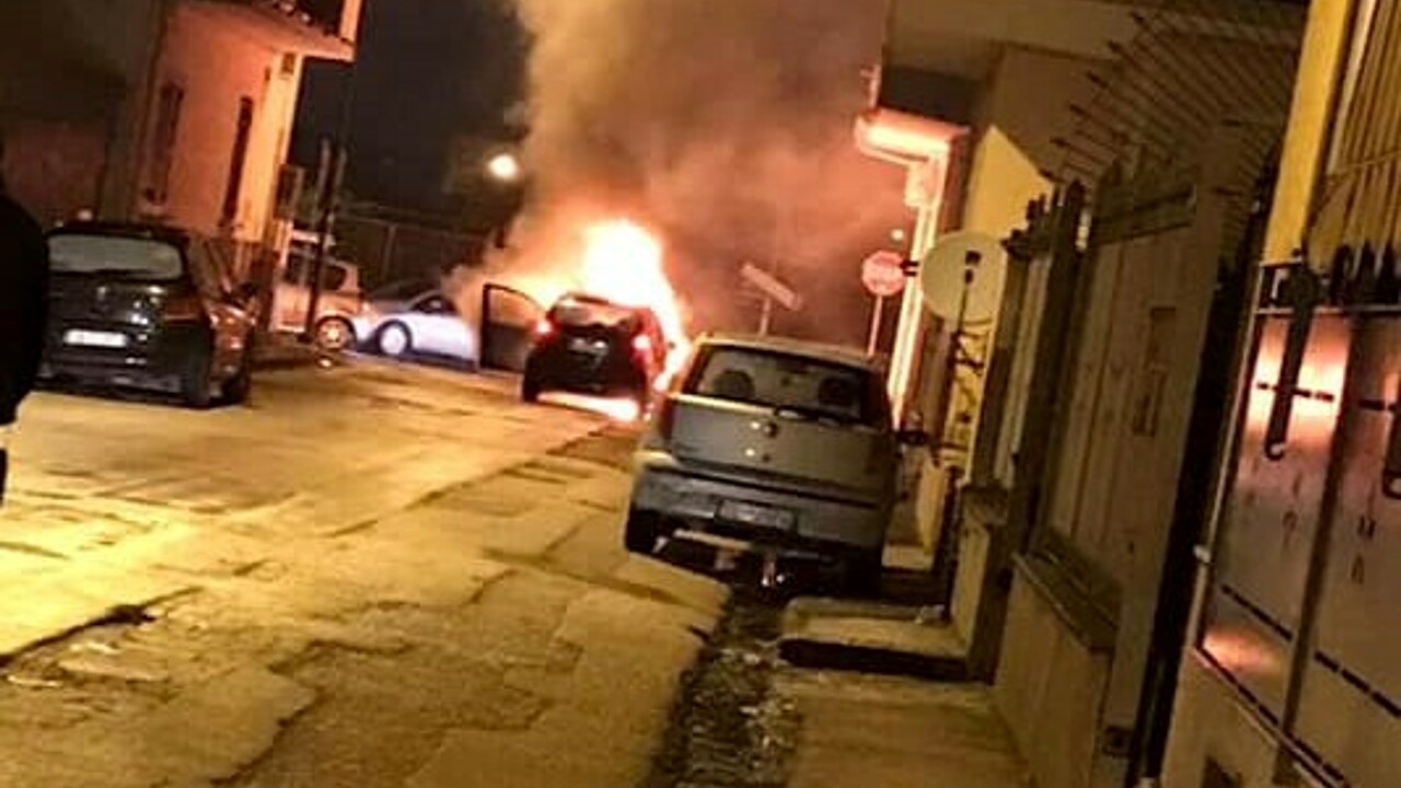 incendio-orta-atella-auto-27-novembre-via-rossini