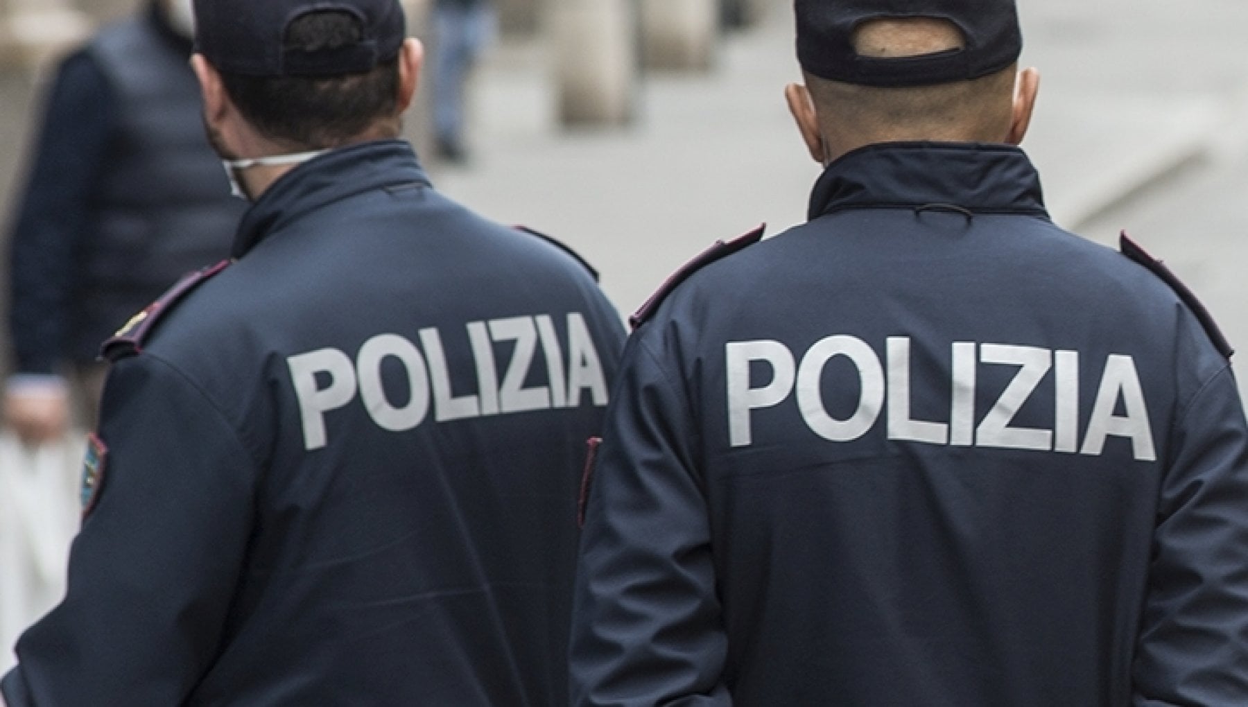 Ubriachi aggrediscono poliziotti Caserta