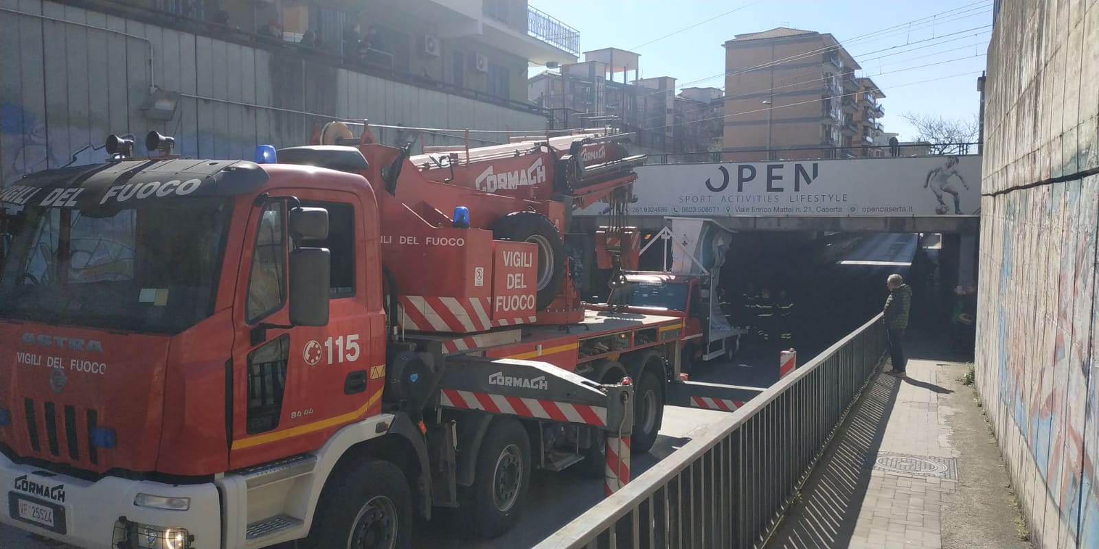 camion bloccato sottopasso caserta 14 febbraio