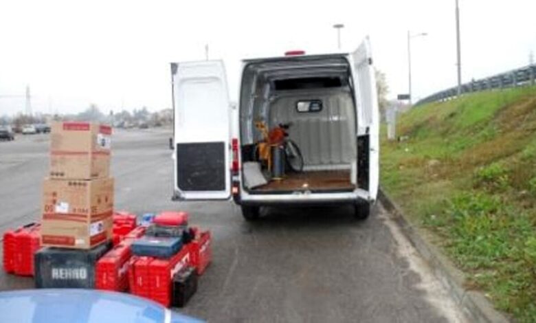 Pietravairano furto materiale elettrico furgone 19 marzo