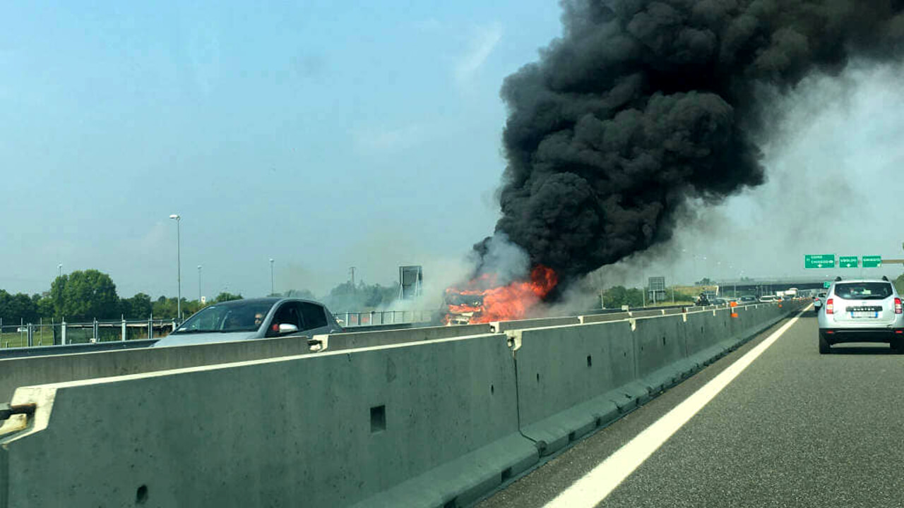 incendio auto autostrada 20 maggio