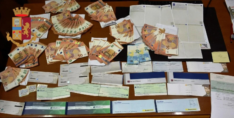 marcianise banconote contraffatte auto