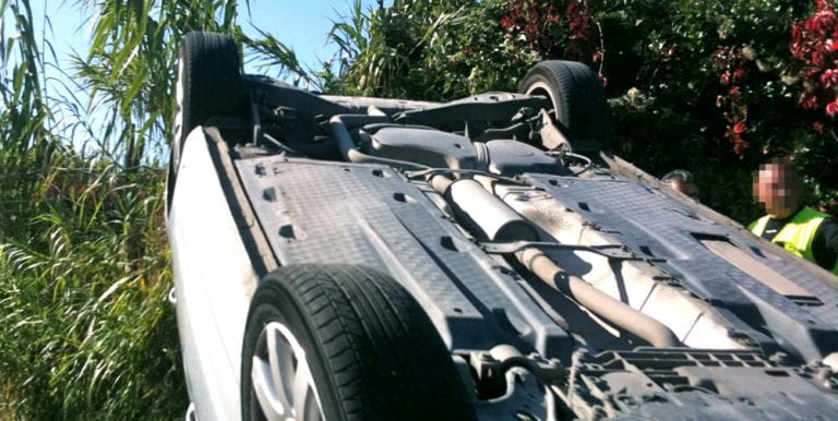 Attimi di paura a Casal di Principe, nella giornata di oggi 19 ottobre, dove si è verificato un incidente stradale: auto si ribalta