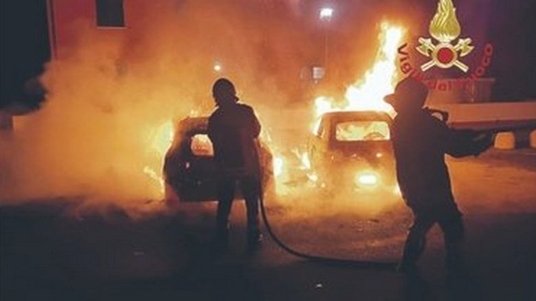 perugia incendiate auto indagato comandante polizia locale cellole