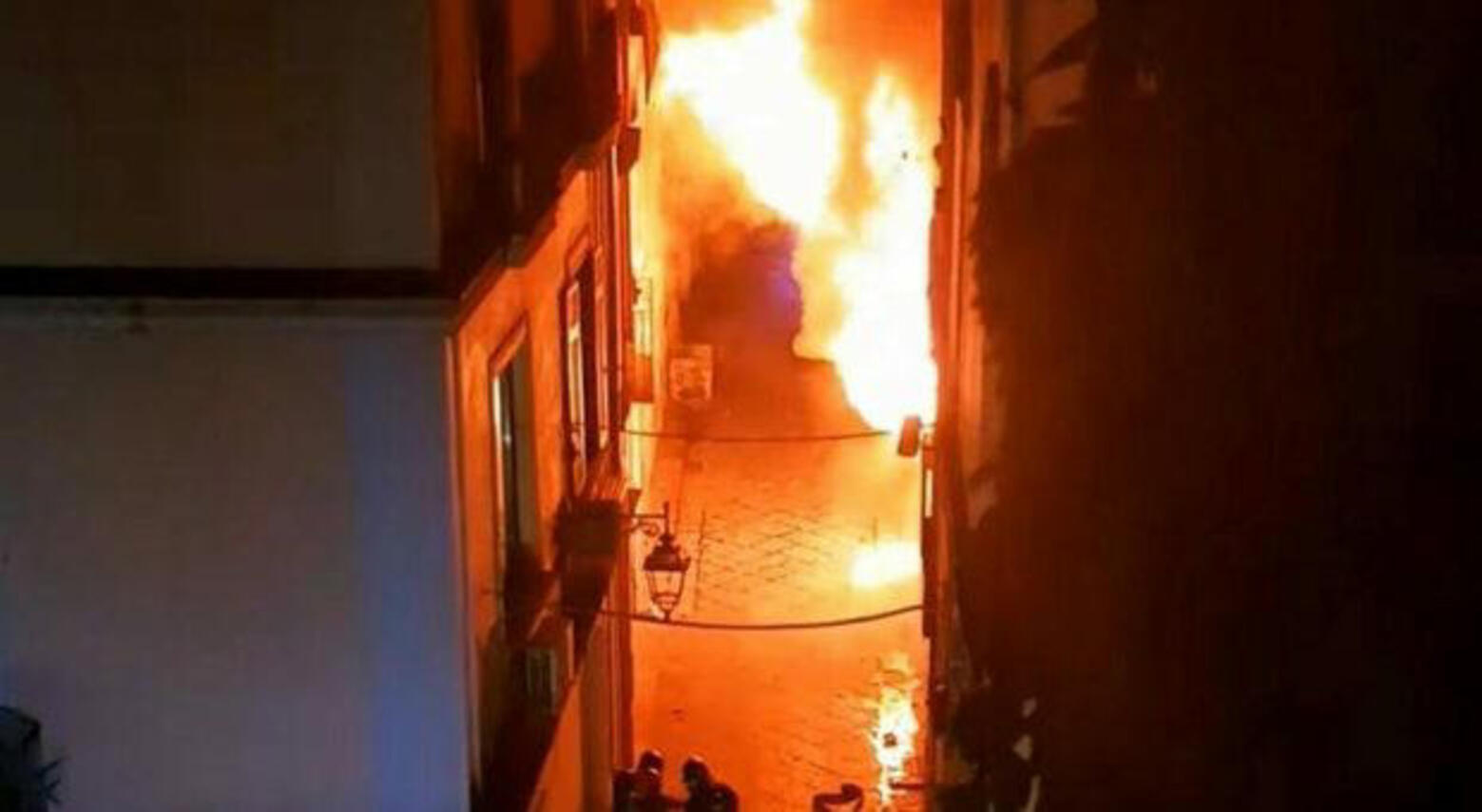 Capua crolla palazzo incendio
